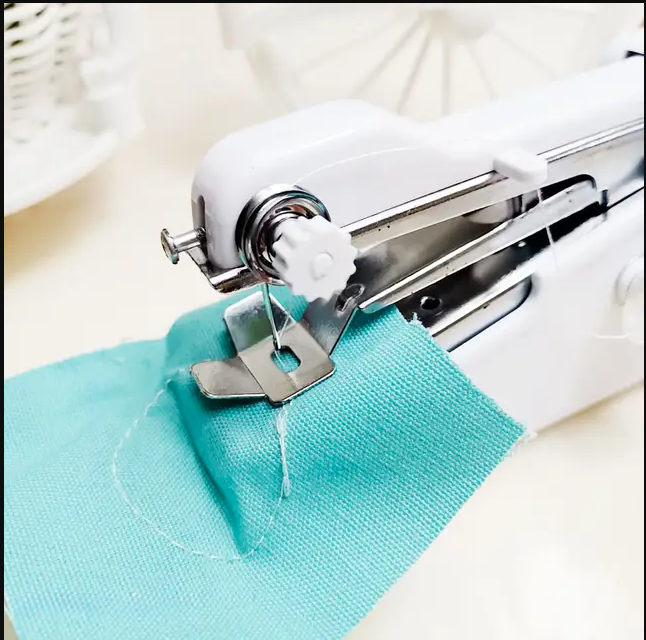 Portable sewing machine - Image 3